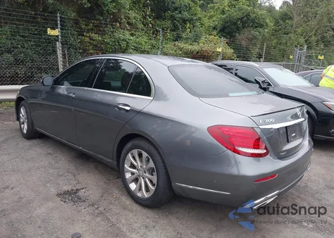 2017 Mercedes-Benz E 300 4Matic z USA, uszkodzony, nr VIN WDDZF4KB2HA142812